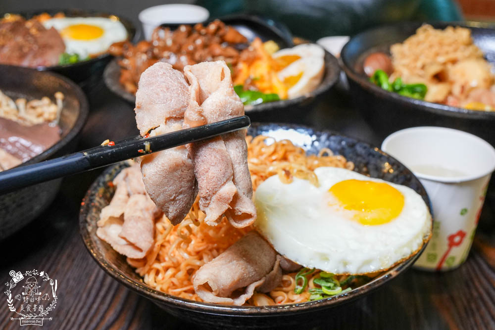 鳳山美食[食扒穗麻辣燙炒泡麵]文山特區超人氣平價美食推薦!3倍炙燒肉肉好澎湃!