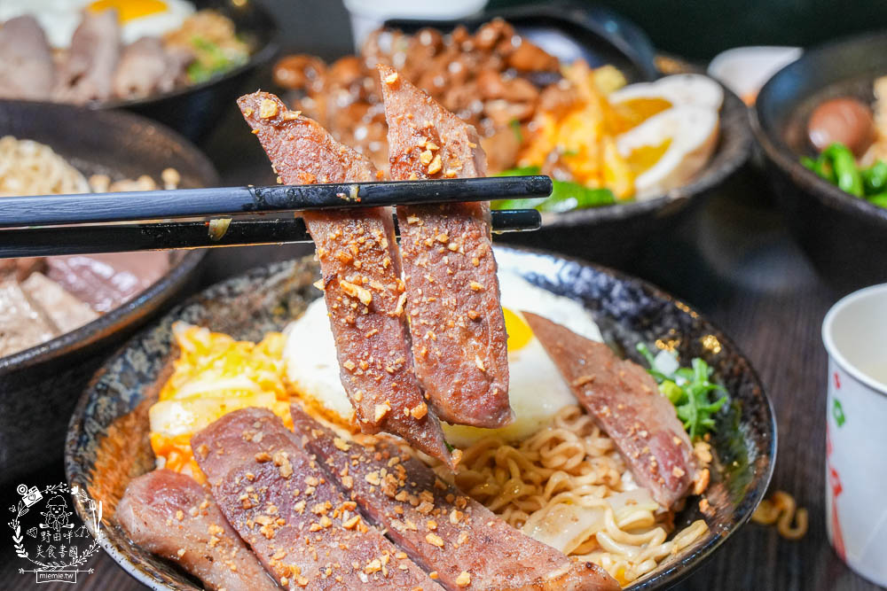 鳳山美食[食扒穗麻辣燙炒泡麵]文山特區超人氣平價美食推薦!3倍炙燒肉肉好澎湃!