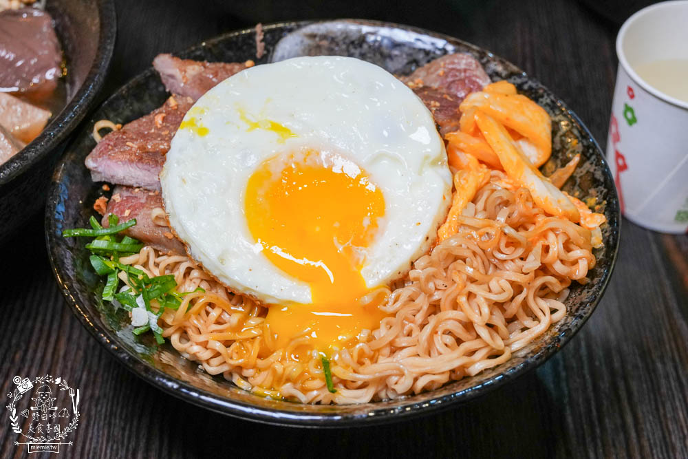 鳳山美食[食扒穗麻辣燙炒泡麵]文山特區超人氣平價美食推薦!3倍炙燒肉肉好澎湃!