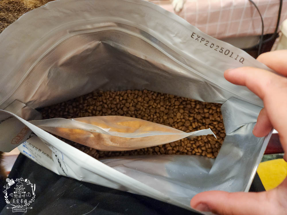 肉球世界適口性與營養含量極高的AK南極磷蝦X雞肉凍乾無穀貓糧+VCARE神奇的南極磷蝦油+鮮味大絲肉絲主食罐 - 第10張圖