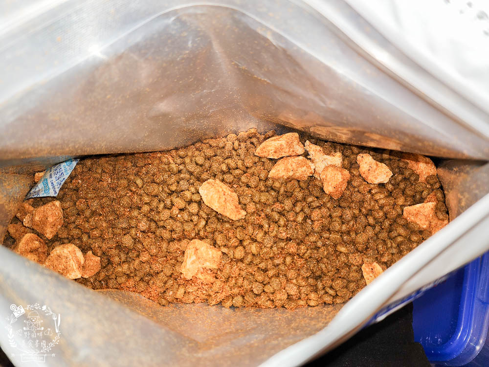 肉球世界適口性與營養含量極高的AK南極磷蝦X雞肉凍乾無穀貓糧+VCARE神奇的南極磷蝦油+鮮味大絲肉絲主食罐 - 第17張圖