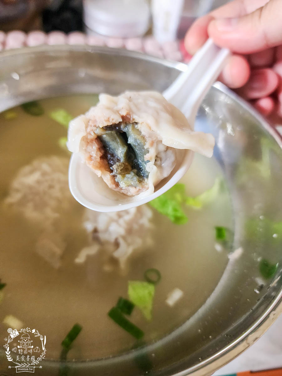鳳山麵羹推薦[高家赤肉羹蝦仁餛飩]超大碗又料很多的麵羹只要50元?!無辣不歡必加銷魂香辣的辣椒油！