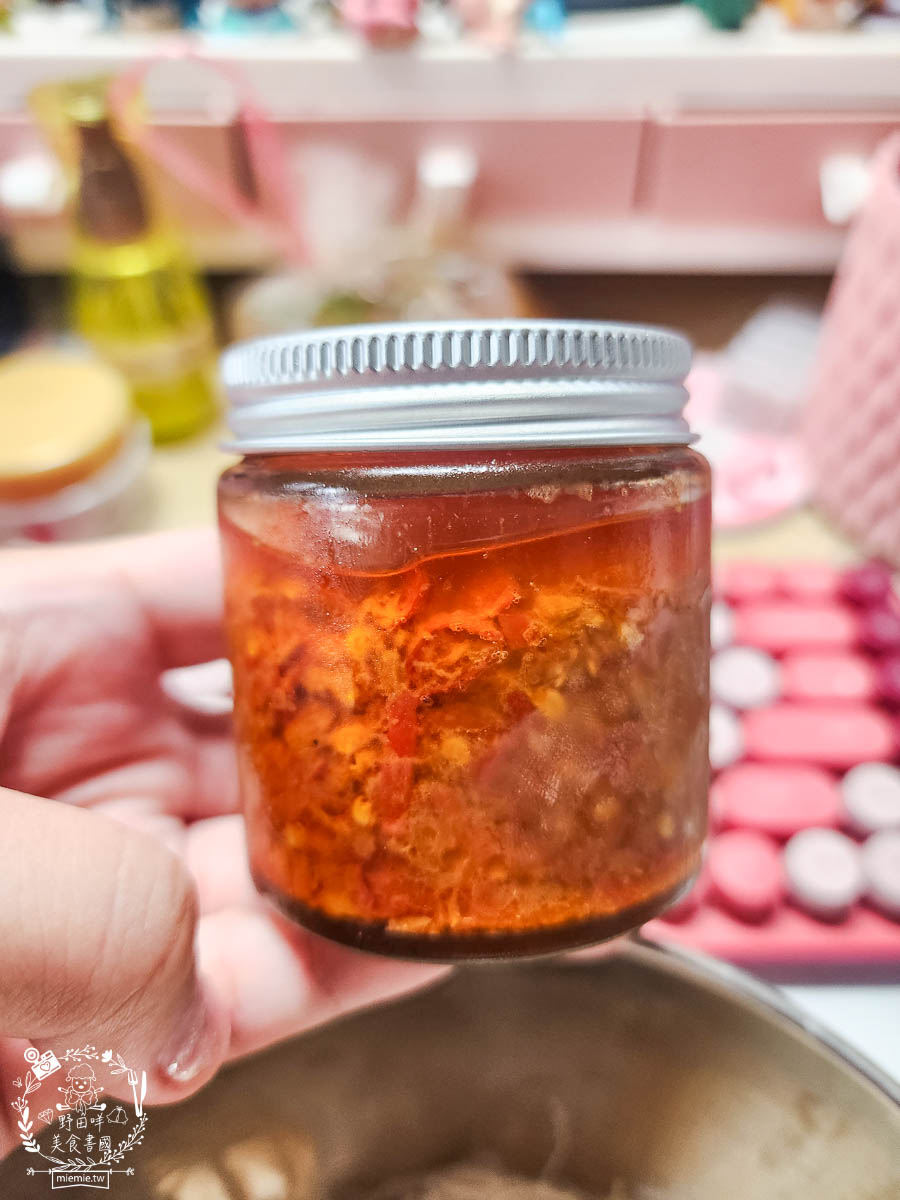 鳳山麵羹推薦[高家赤肉羹蝦仁餛飩]超大碗又料很多的麵羹只要50元?!無辣不歡必加銷魂香辣的辣椒油！