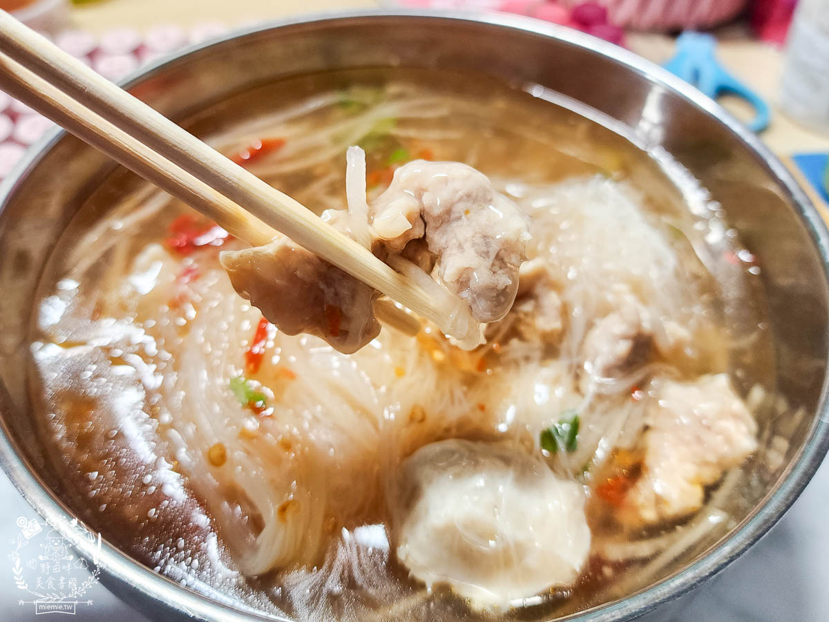 鳳山麵羹推薦[高家赤肉羹蝦仁餛飩]超大碗又料很多的麵羹只要50元?!無辣不歡必加銷魂香辣的辣椒油！