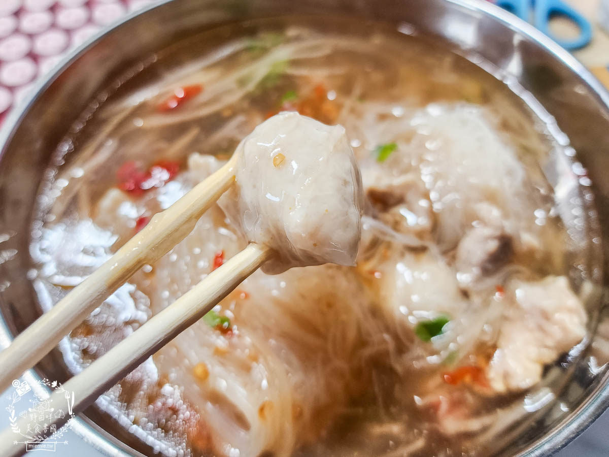鳳山麵羹推薦[高家赤肉羹蝦仁餛飩]超大碗又料很多的麵羹只要50元?!無辣不歡必加銷魂香辣的辣椒油！