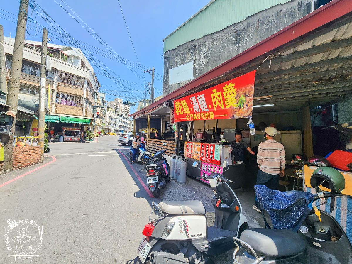 鳳山麵羹推薦[高家赤肉羹蝦仁餛飩]超大碗又料很多的麵羹只要50元?!無辣不歡必加銷魂香辣的辣椒油！