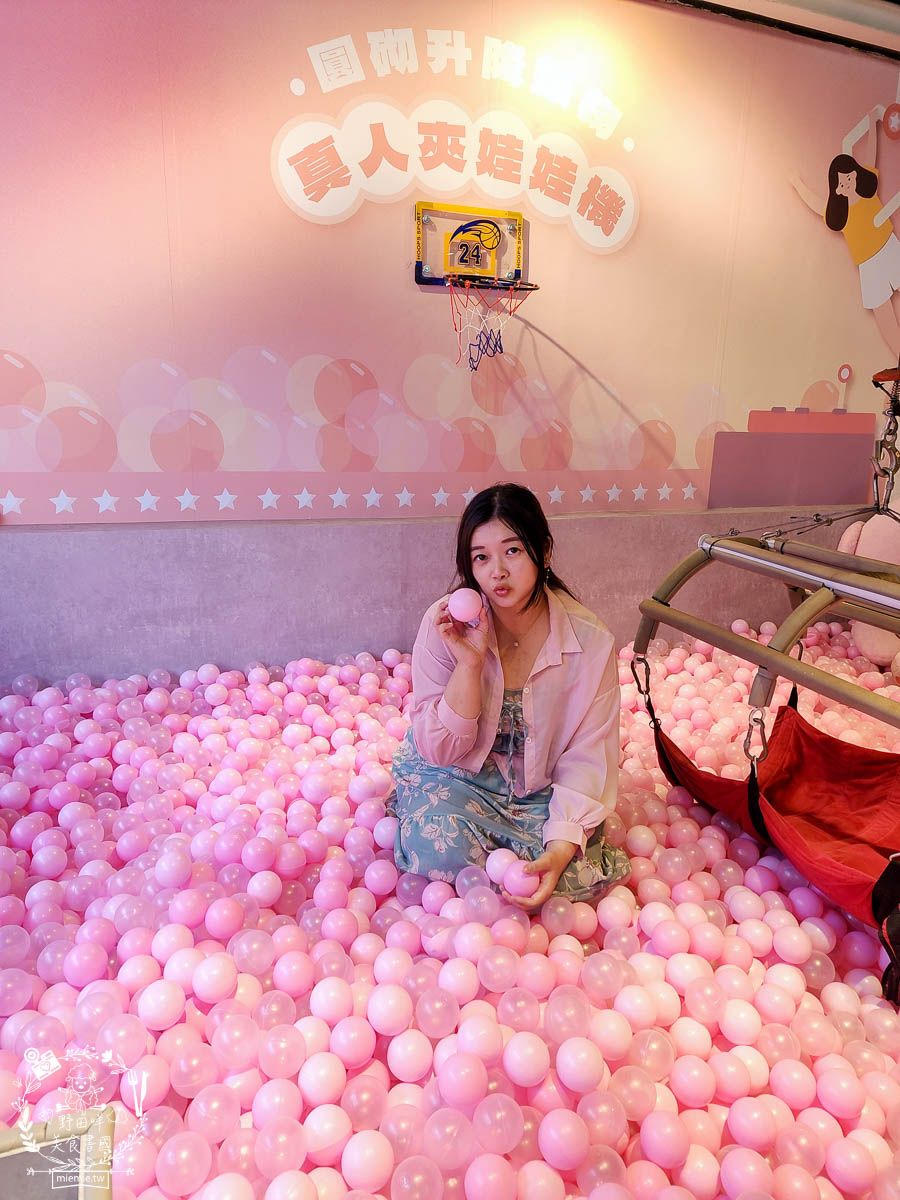 圓砌鴛鴦升降鍋物(高雄自由店)超夢幻真人夾娃娃機玩遊戲有機會獲得龍蝦?壽星幾歲送幾片肉肉？