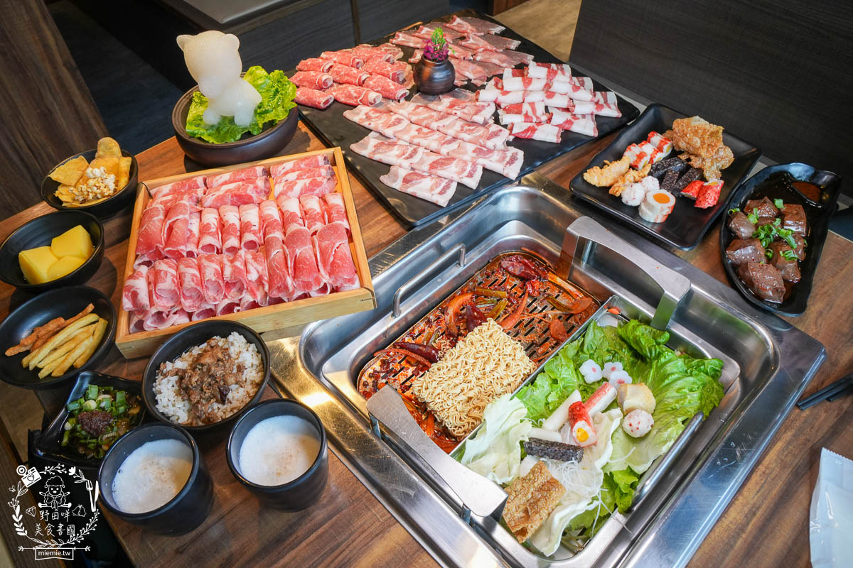 圓砌鴛鴦升降鍋物(高雄自由店)超夢幻真人夾娃娃機玩遊戲有機會獲得龍蝦?壽星幾歲送幾片肉肉？