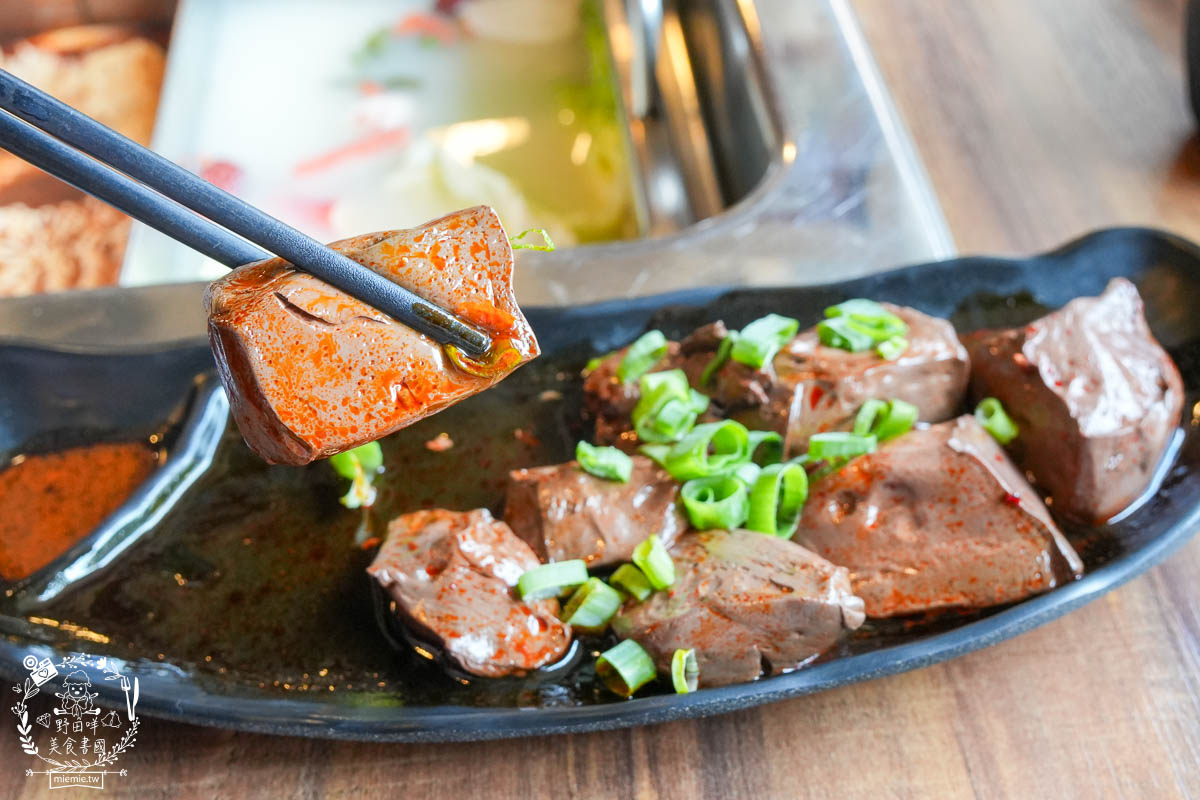 圓砌鴛鴦升降鍋物(高雄自由店)超夢幻真人夾娃娃機玩遊戲有機會獲得龍蝦?壽星幾歲送幾片肉肉？