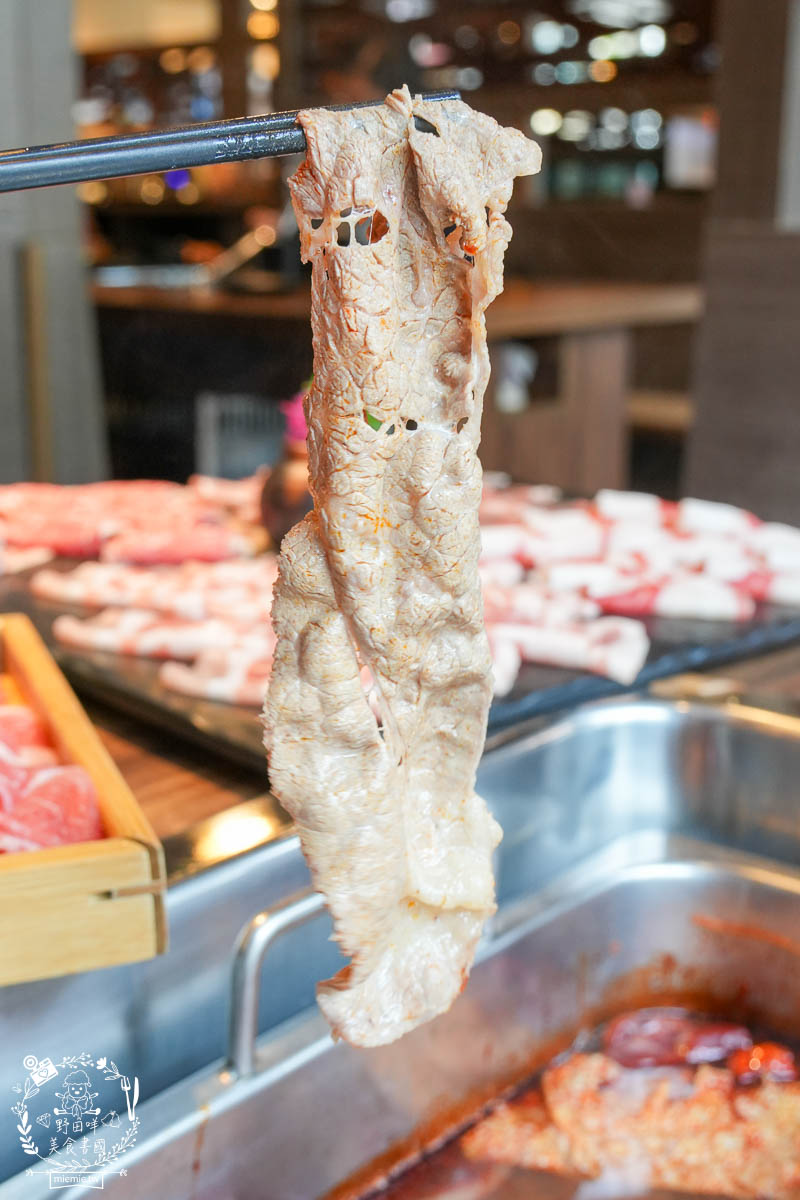 圓砌鴛鴦升降鍋物(高雄自由店)超夢幻真人夾娃娃機玩遊戲有機會獲得龍蝦?壽星幾歲送幾片肉肉？