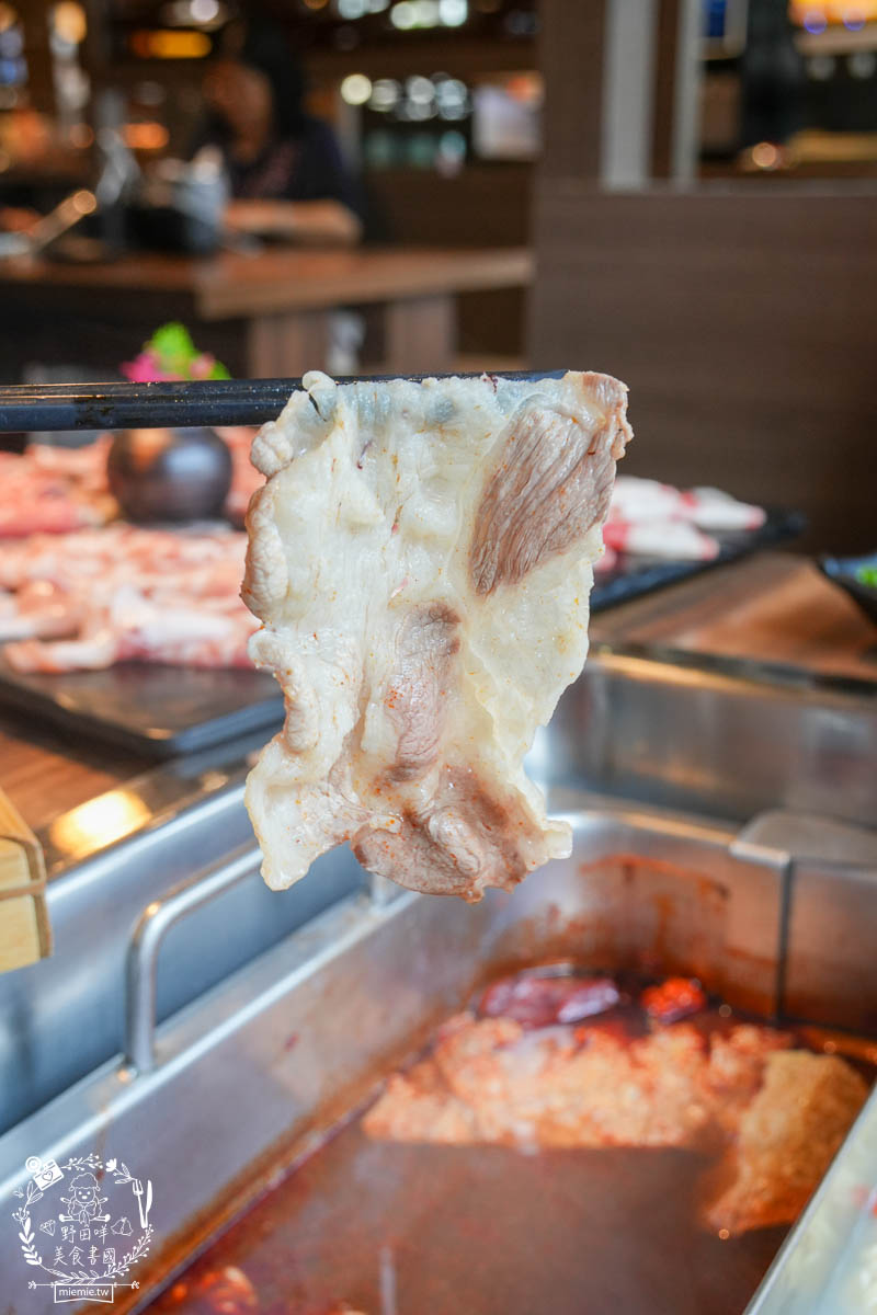 圓砌鴛鴦升降鍋物(高雄自由店)超夢幻真人夾娃娃機玩遊戲有機會獲得龍蝦?壽星幾歲送幾片肉肉？