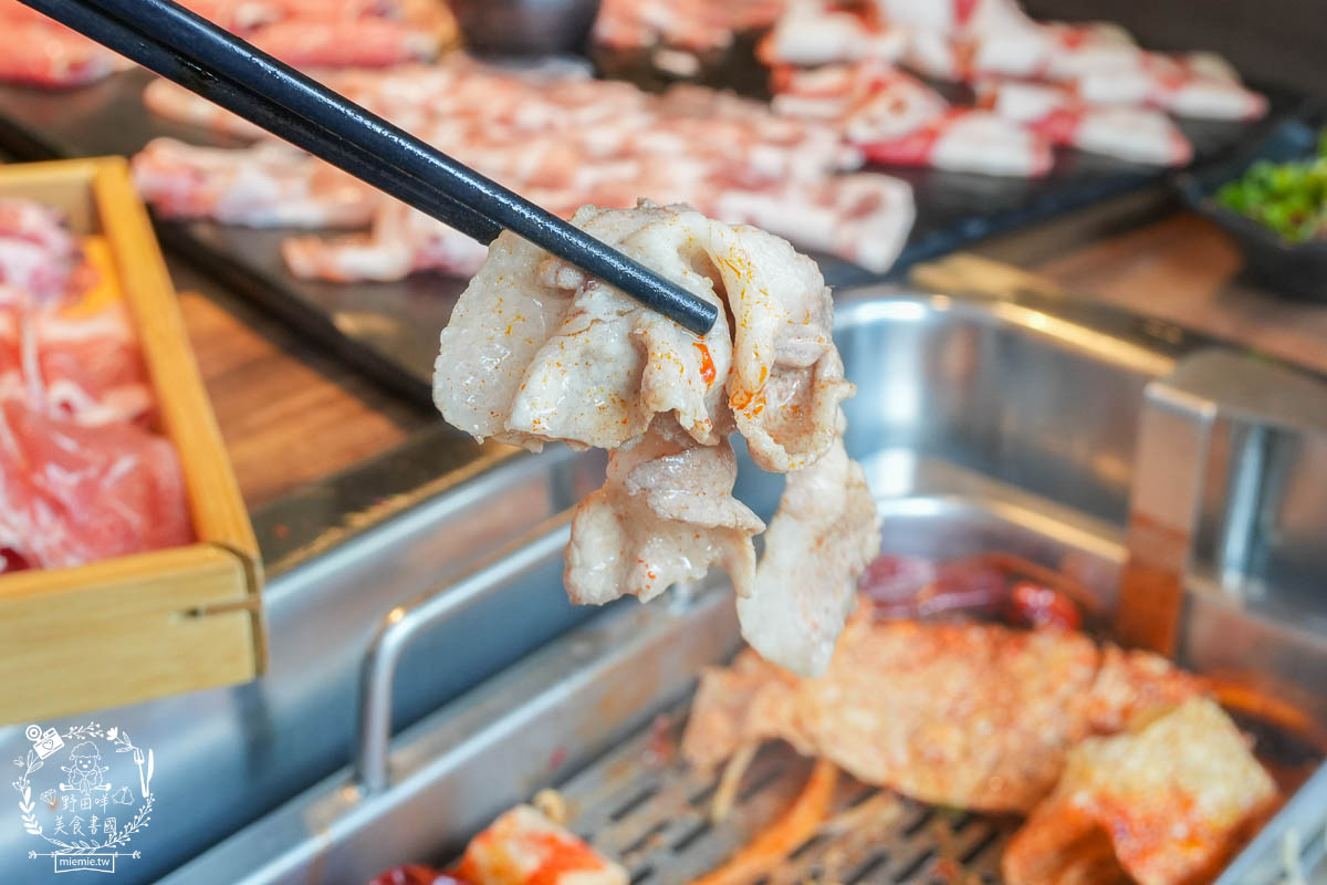 圓砌鴛鴦升降鍋物(高雄自由店)超夢幻真人夾娃娃機玩遊戲有機會獲得龍蝦?壽星幾歲送幾片肉肉？