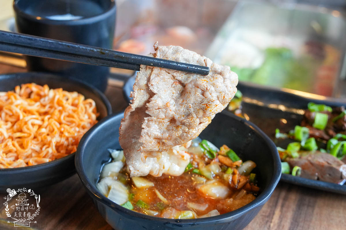 圓砌鴛鴦升降鍋物(高雄自由店)超夢幻真人夾娃娃機玩遊戲有機會獲得龍蝦?壽星幾歲送幾片肉肉？