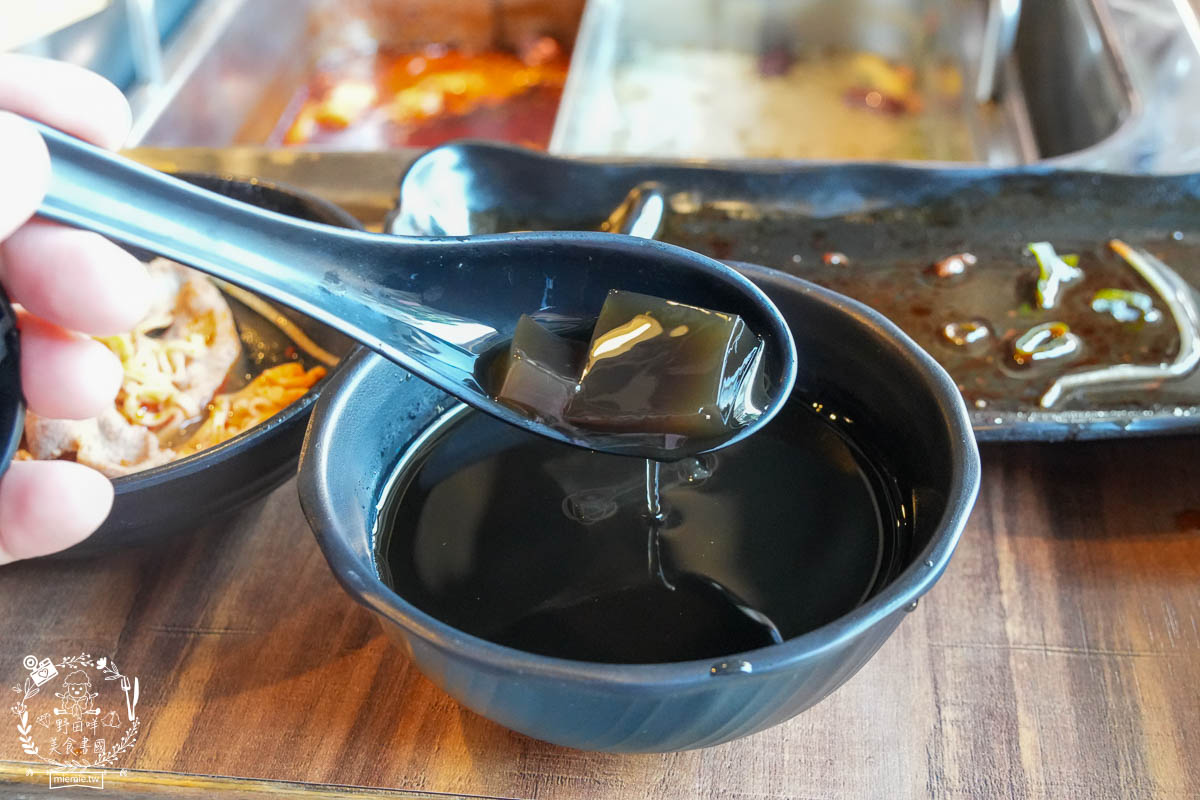 圓砌鴛鴦升降鍋物(高雄自由店)超夢幻真人夾娃娃機玩遊戲有機會獲得龍蝦?壽星幾歲送幾片肉肉？