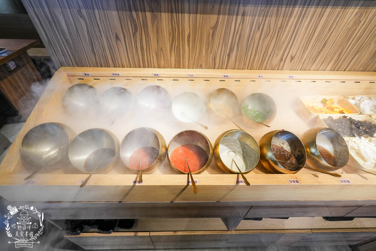 圓砌鴛鴦升降鍋物(高雄自由店)超夢幻真人夾娃娃機玩遊戲有機會獲得龍蝦?壽星幾歲送幾片肉肉？