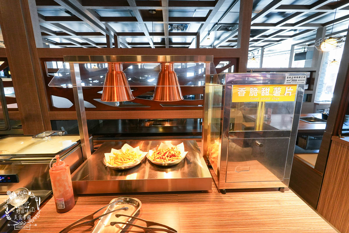 圓砌鴛鴦升降鍋物(高雄自由店)超夢幻真人夾娃娃機玩遊戲有機會獲得龍蝦?壽星幾歲送幾片肉肉？