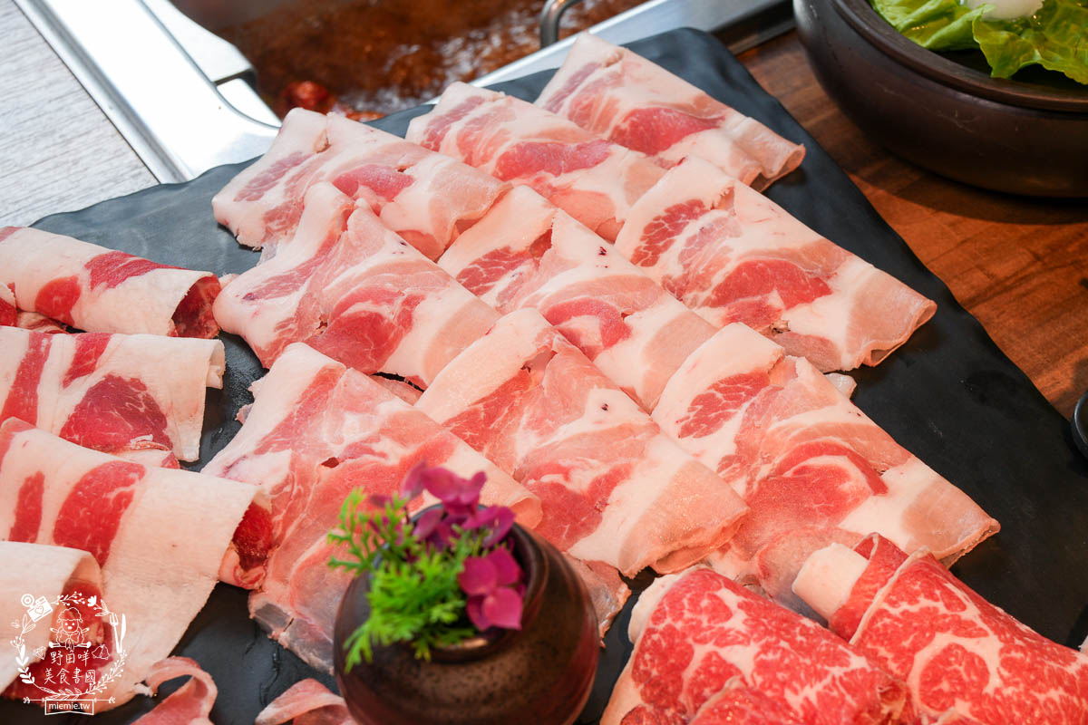 圓砌鴛鴦升降鍋物(高雄自由店)超夢幻真人夾娃娃機玩遊戲有機會獲得龍蝦?壽星幾歲送幾片肉肉？