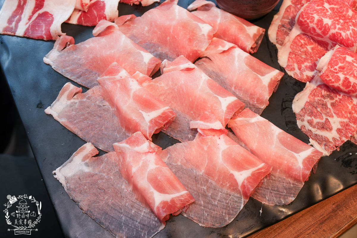 圓砌鴛鴦升降鍋物(高雄自由店)超夢幻真人夾娃娃機玩遊戲有機會獲得龍蝦?壽星幾歲送幾片肉肉？