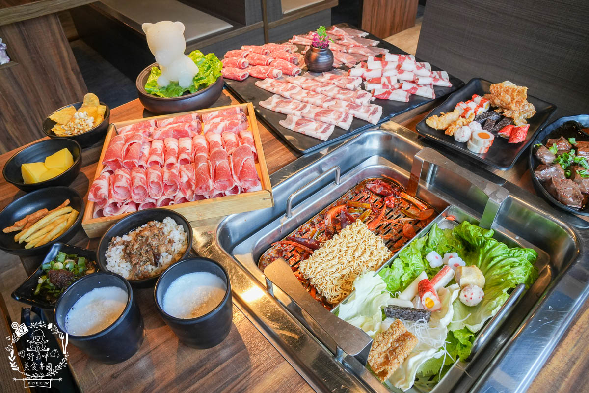 圓砌鴛鴦升降鍋物(高雄自由店)超夢幻真人夾娃娃機玩遊戲有機會獲得龍蝦?壽星幾歲送幾片肉肉？