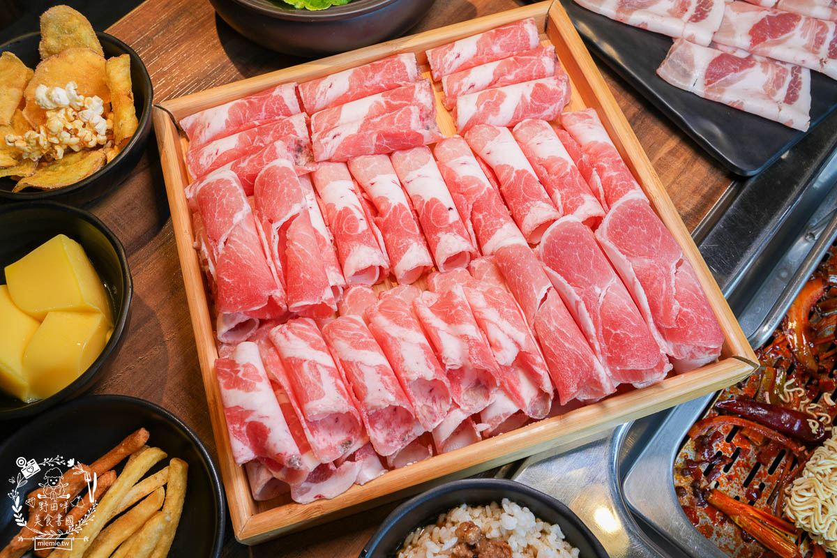 圓砌鴛鴦升降鍋物(高雄自由店)超夢幻真人夾娃娃機玩遊戲有機會獲得龍蝦?壽星幾歲送幾片肉肉？