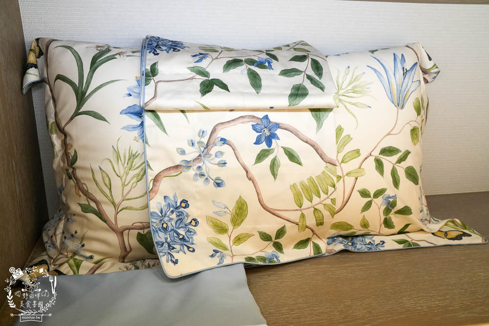 高級寢具品牌分享[日比家族曜瑪AMA品牌專櫃]Sanderson英國皇室御用寢具|超親膚透氣寢具推薦/漢神巨蛋寢具品牌分享