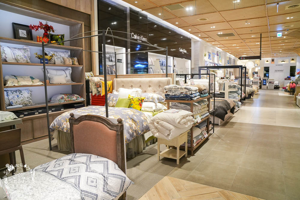 高級寢具品牌分享[日比家族曜瑪AMA品牌專櫃]Sanderson英國皇室御用寢具|超親膚透氣寢具推薦/漢神巨蛋寢具品牌分享