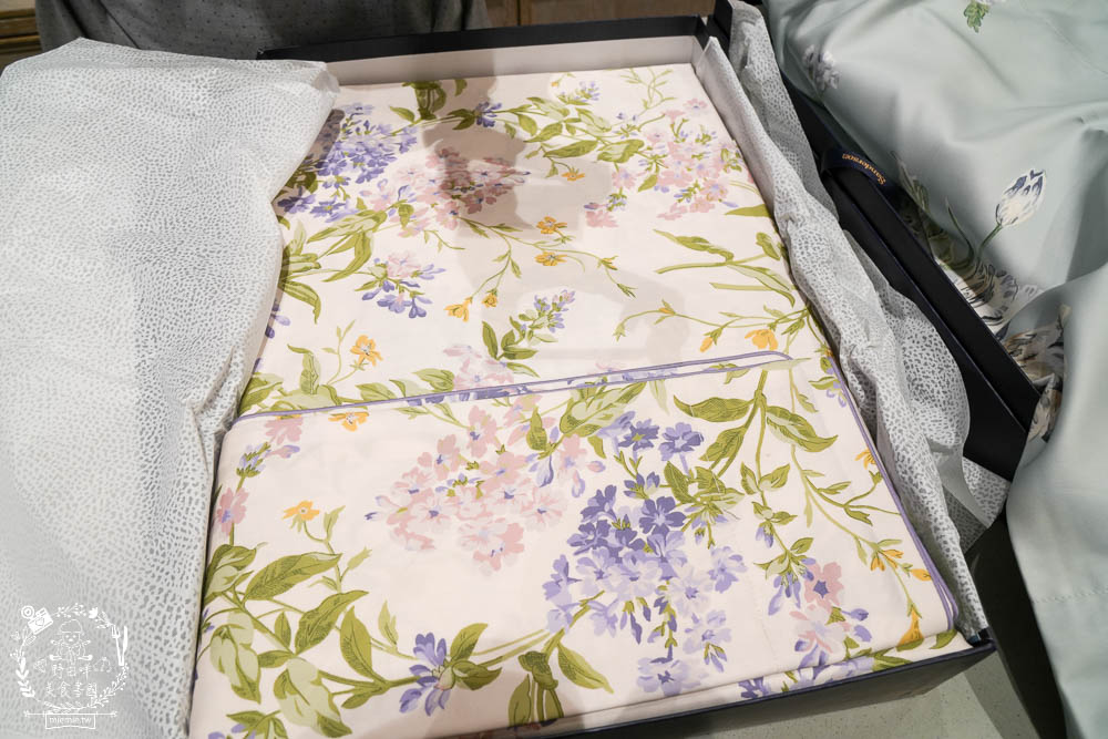 高級寢具品牌分享[日比家族曜瑪AMA品牌專櫃]Sanderson英國皇室御用寢具|超親膚透氣寢具推薦/漢神巨蛋寢具品牌分享