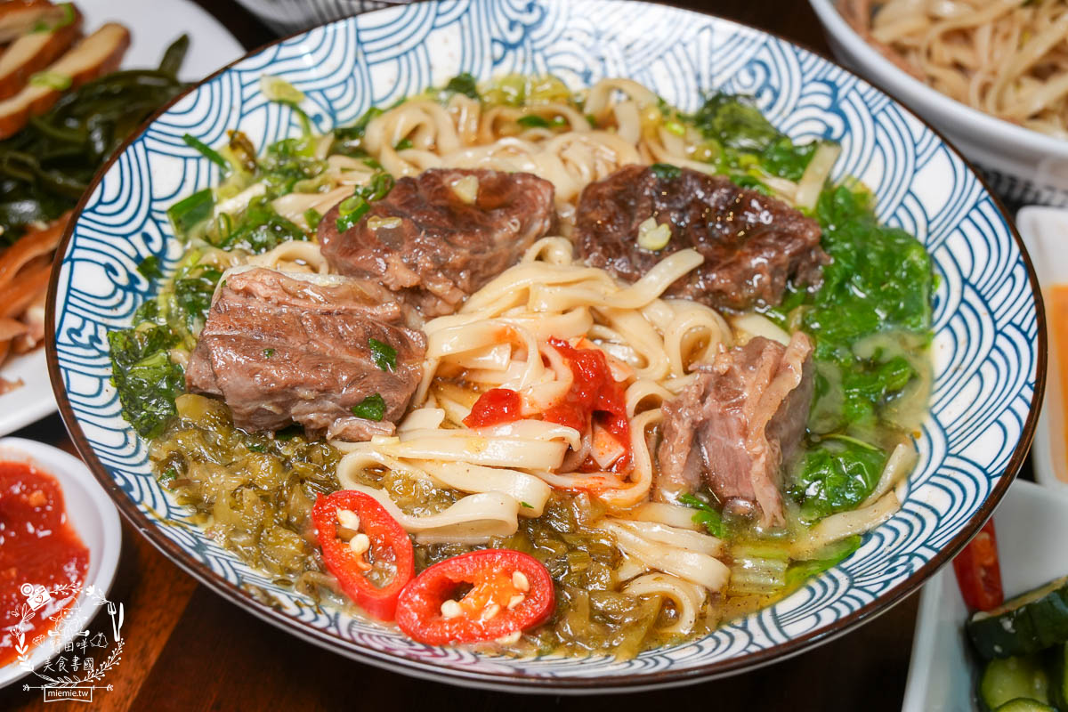 燕巢風味外省麵|每逢假日必客滿的燕巢麵店!古香古色的舒適裝潢成為遊客的燕巢必吃美食!