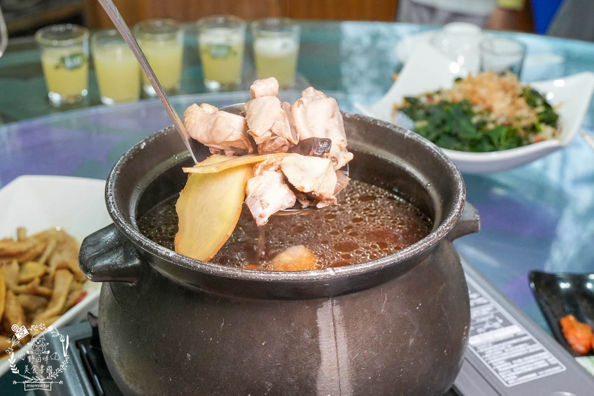 高雄土雞城推薦[綠野山莊花園餐廳]高雄最多雞肉料理的土雞城!隱藏在觀音山30餘年的在地人必推土雞城!