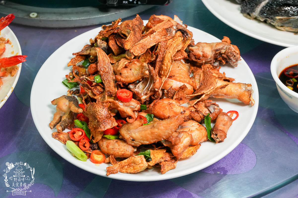 高雄土雞城推薦[綠野山莊花園餐廳]高雄最多雞肉料理的土雞城!隱藏在觀音山30餘年的在地人必推土雞城!