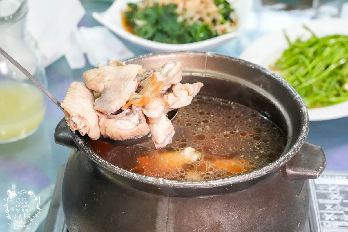 高雄土雞城推薦[綠野山莊花園餐廳]高雄最多雞肉料理的土雞城!隱藏在觀音山30餘年的在地人必推土雞城!