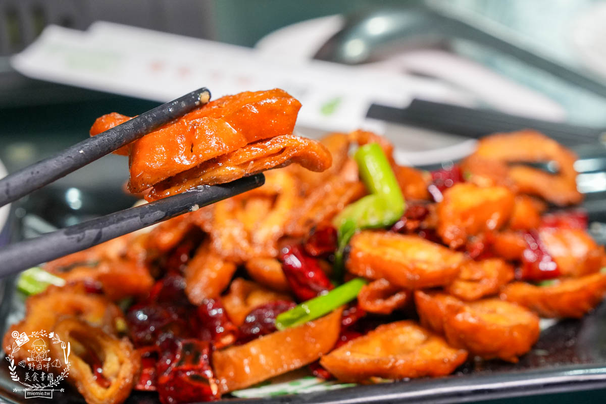 高雄土雞城推薦[綠野山莊花園餐廳]高雄最多雞肉料理的土雞城!隱藏在觀音山30餘年的在地人必推土雞城!