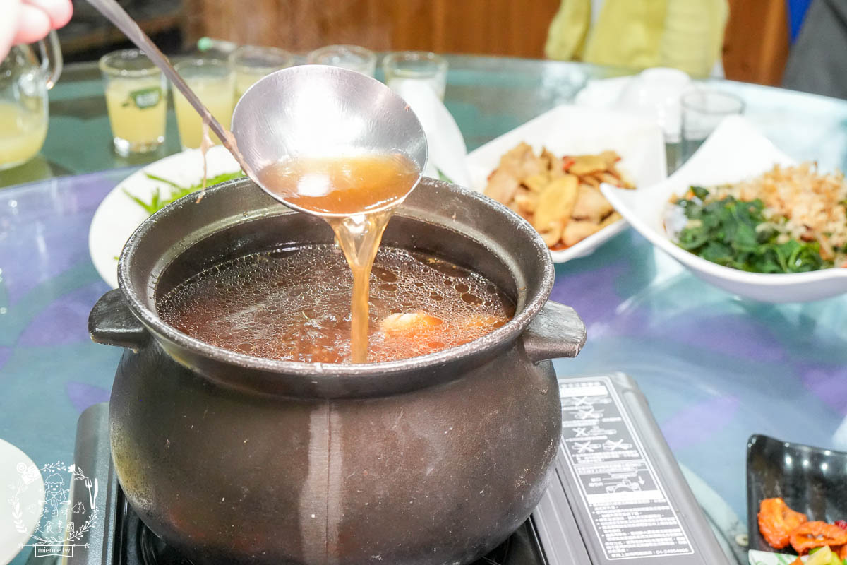 高雄土雞城推薦[綠野山莊花園餐廳]高雄最多雞肉料理的土雞城!隱藏在觀音山30餘年的在地人必推土雞城!