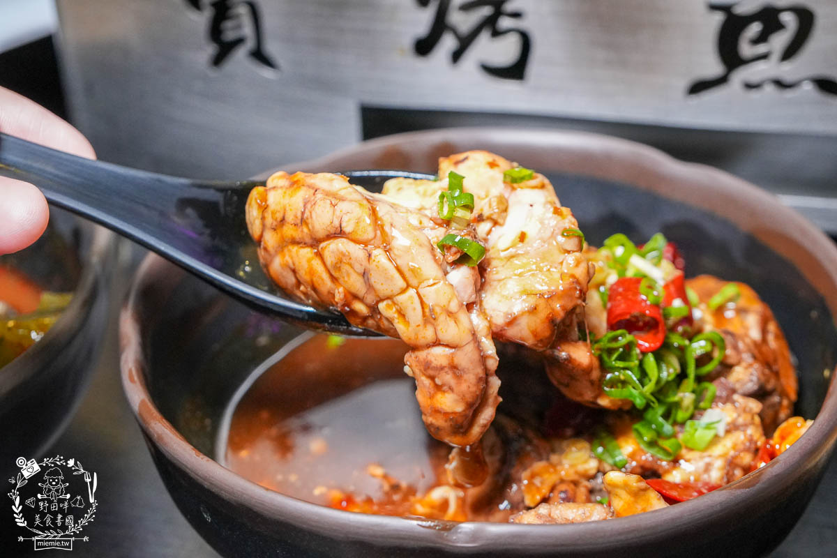 高雄宵夜推薦[賣烤魚的。]銷魂Q彈的麻辣跳跳蛙超特別!經典必吃的招牌廣西烤魚與生蠔杯鮮美推薦!