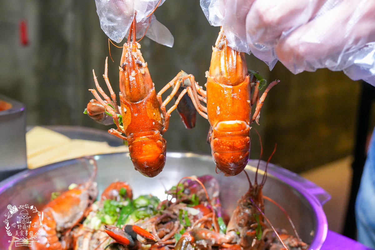 高雄宵夜推薦[賣烤魚的。]銷魂Q彈的麻辣跳跳蛙超特別!經典必吃的招牌廣西烤魚與生蠔杯鮮美推薦!