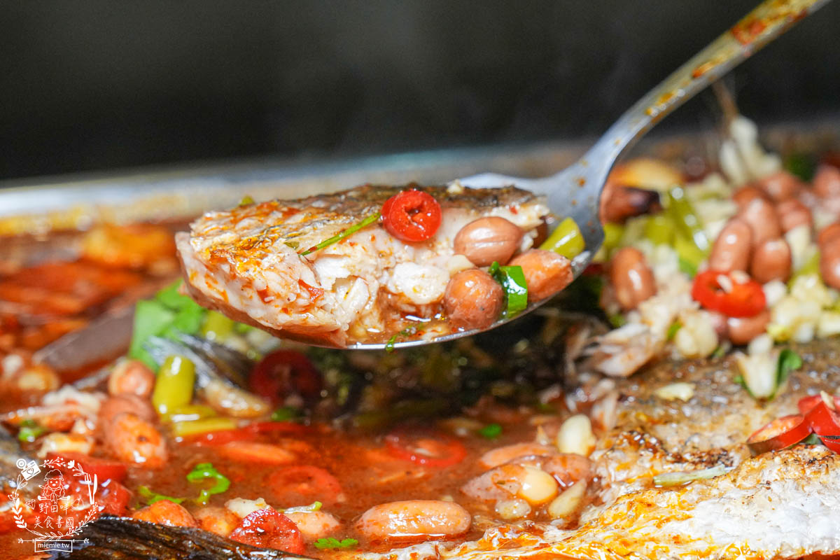 高雄宵夜推薦[賣烤魚的。]銷魂Q彈的麻辣跳跳蛙超特別!經典必吃的招牌廣西烤魚與生蠔杯鮮美推薦!