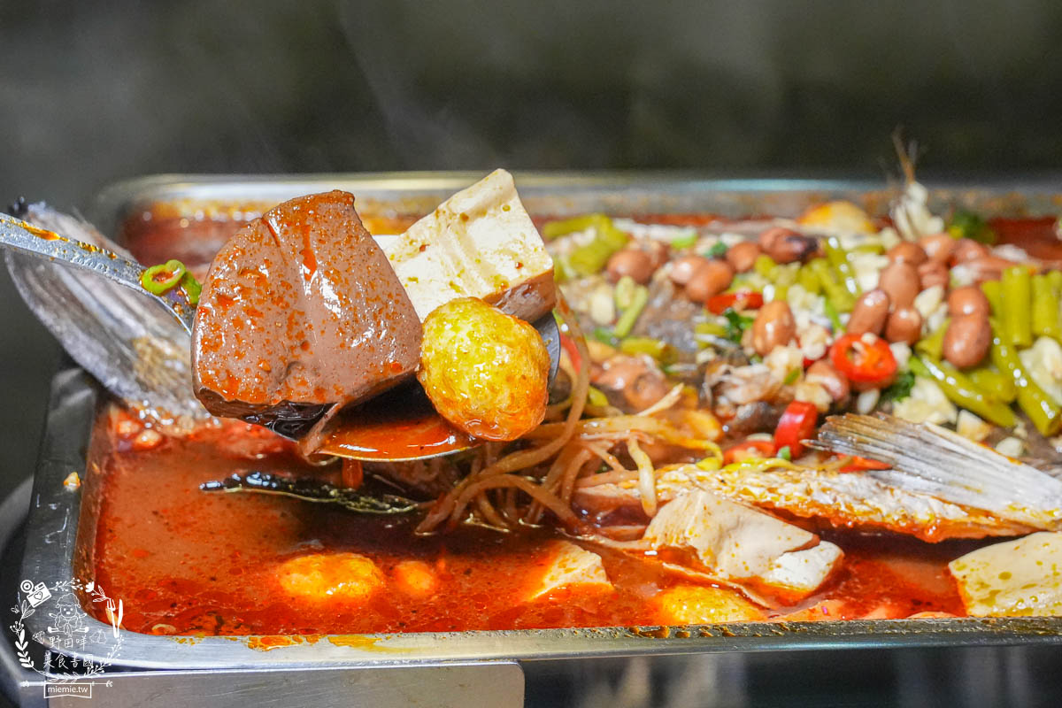 高雄宵夜推薦[賣烤魚的。]銷魂Q彈的麻辣跳跳蛙超特別!經典必吃的招牌廣西烤魚與生蠔杯鮮美推薦!