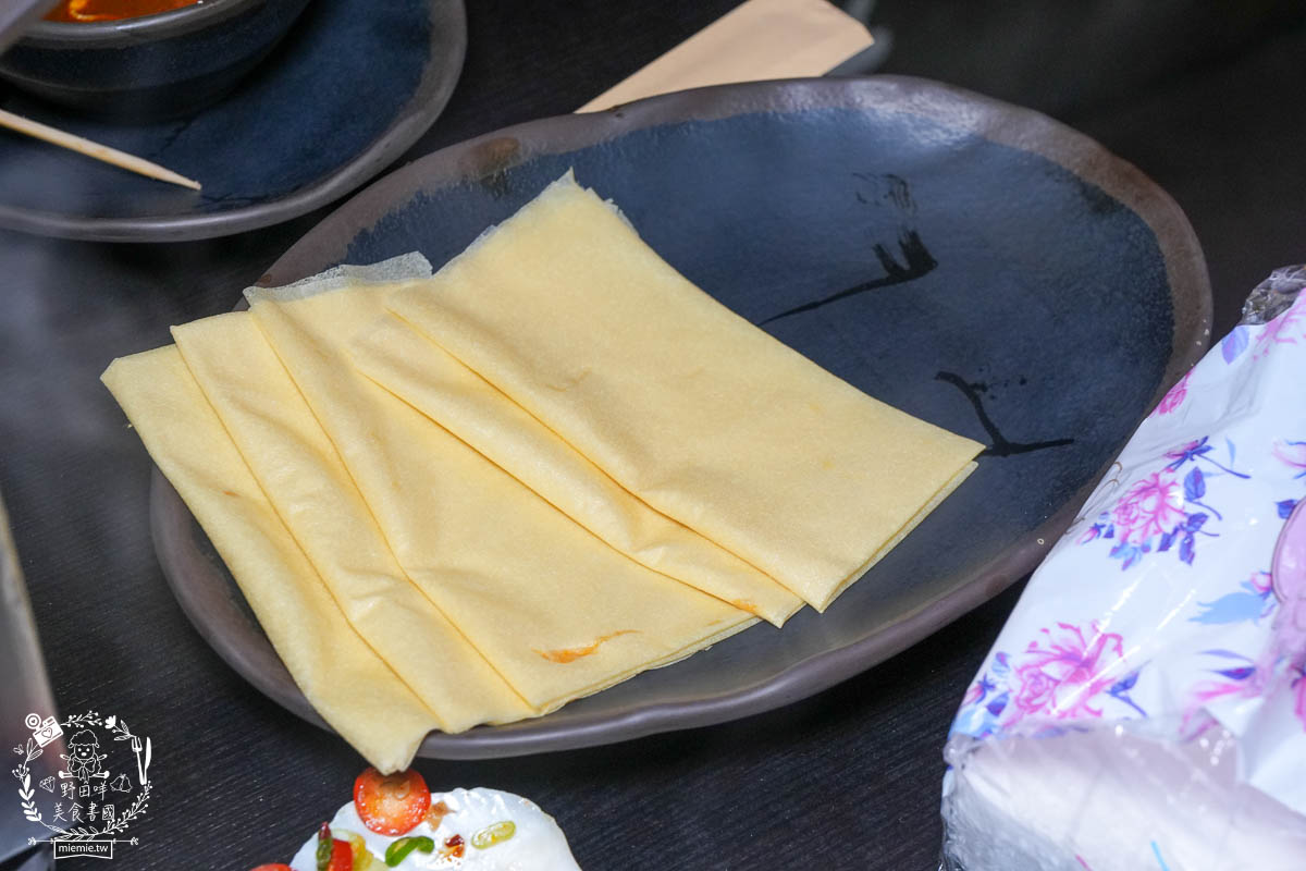 高雄宵夜推薦[賣烤魚的。]銷魂Q彈的麻辣跳跳蛙超特別!經典必吃的招牌廣西烤魚與生蠔杯鮮美推薦!