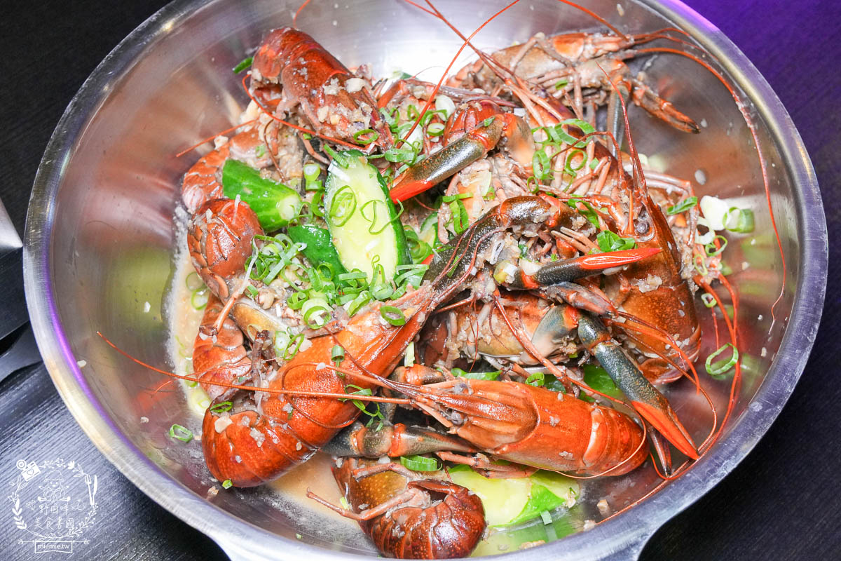 高雄宵夜推薦[賣烤魚的。]銷魂Q彈的麻辣跳跳蛙超特別!經典必吃的招牌廣西烤魚與生蠔杯鮮美推薦!