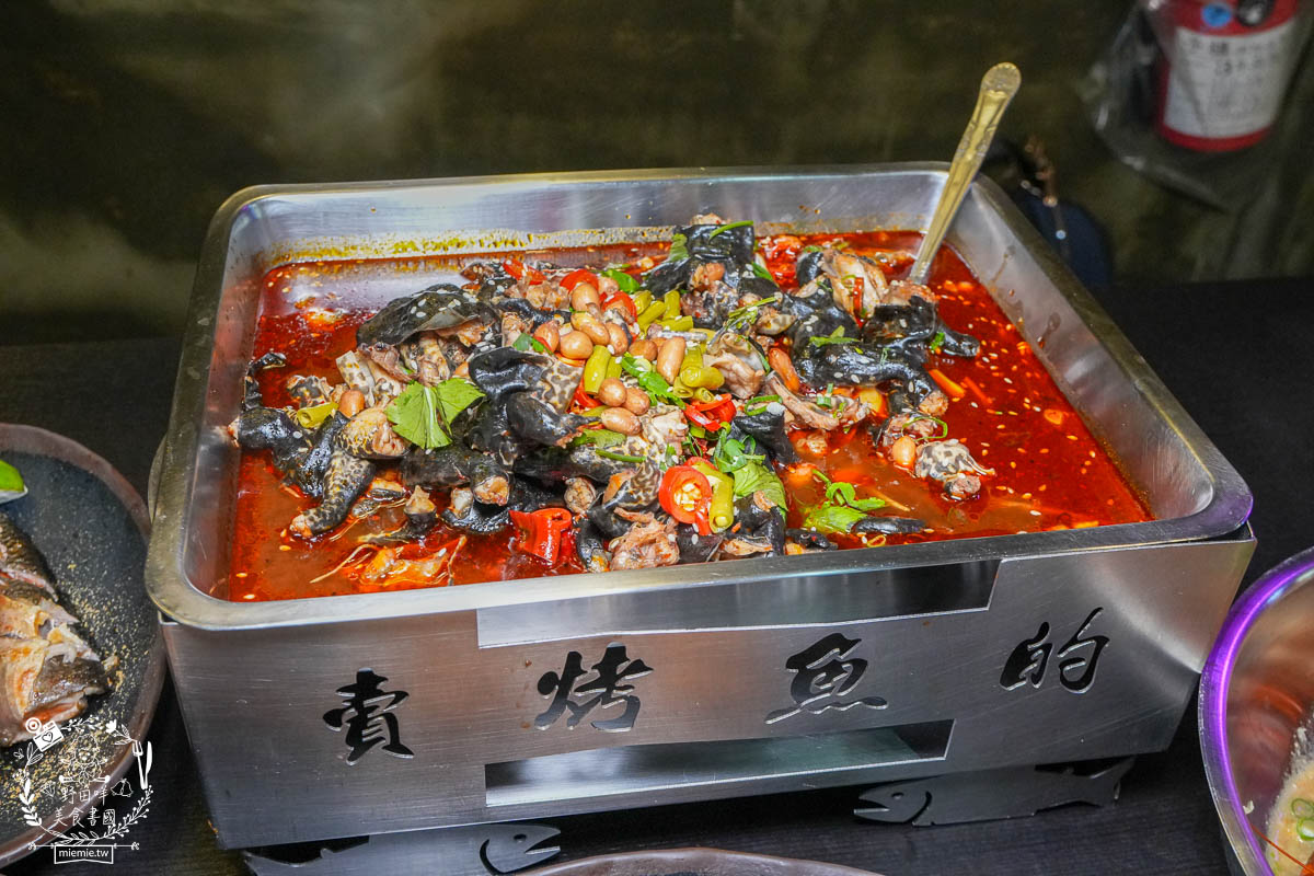 高雄宵夜推薦[賣烤魚的。]銷魂Q彈的麻辣跳跳蛙超特別!經典必吃的招牌廣西烤魚與生蠔杯鮮美推薦!