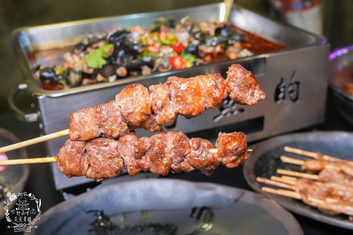 高雄宵夜推薦[賣烤魚的。]銷魂Q彈的麻辣跳跳蛙超特別!經典必吃的招牌廣西烤魚與生蠔杯鮮美推薦!