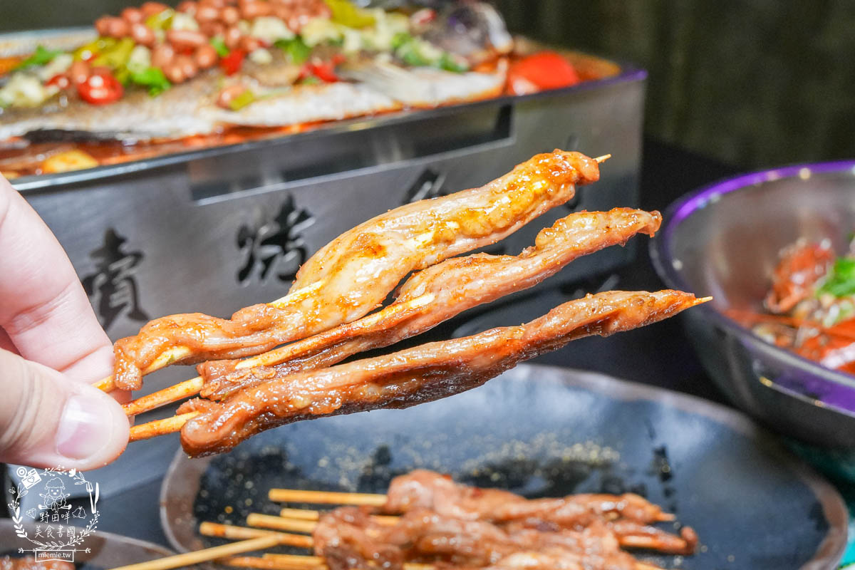 高雄宵夜推薦[賣烤魚的。]銷魂Q彈的麻辣跳跳蛙超特別!經典必吃的招牌廣西烤魚與生蠔杯鮮美推薦!