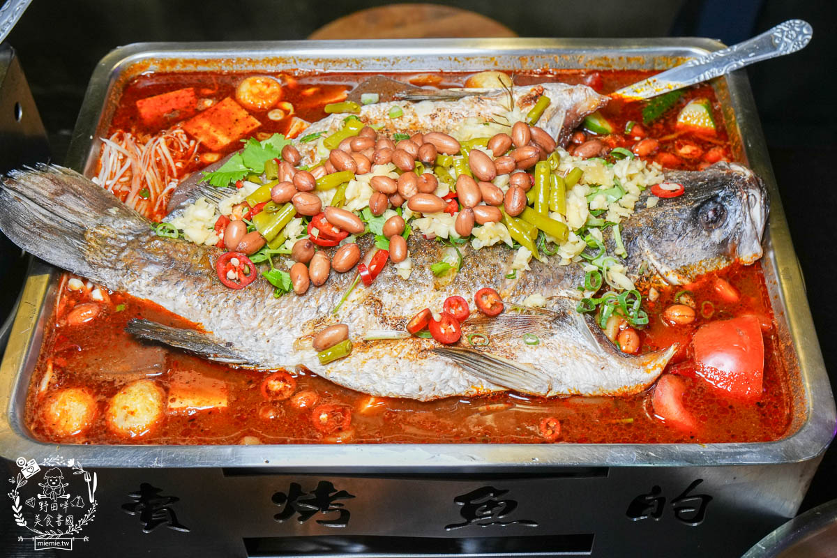 高雄宵夜推薦[賣烤魚的。]銷魂Q彈的麻辣跳跳蛙超特別!經典必吃的招牌廣西烤魚與生蠔杯鮮美推薦!