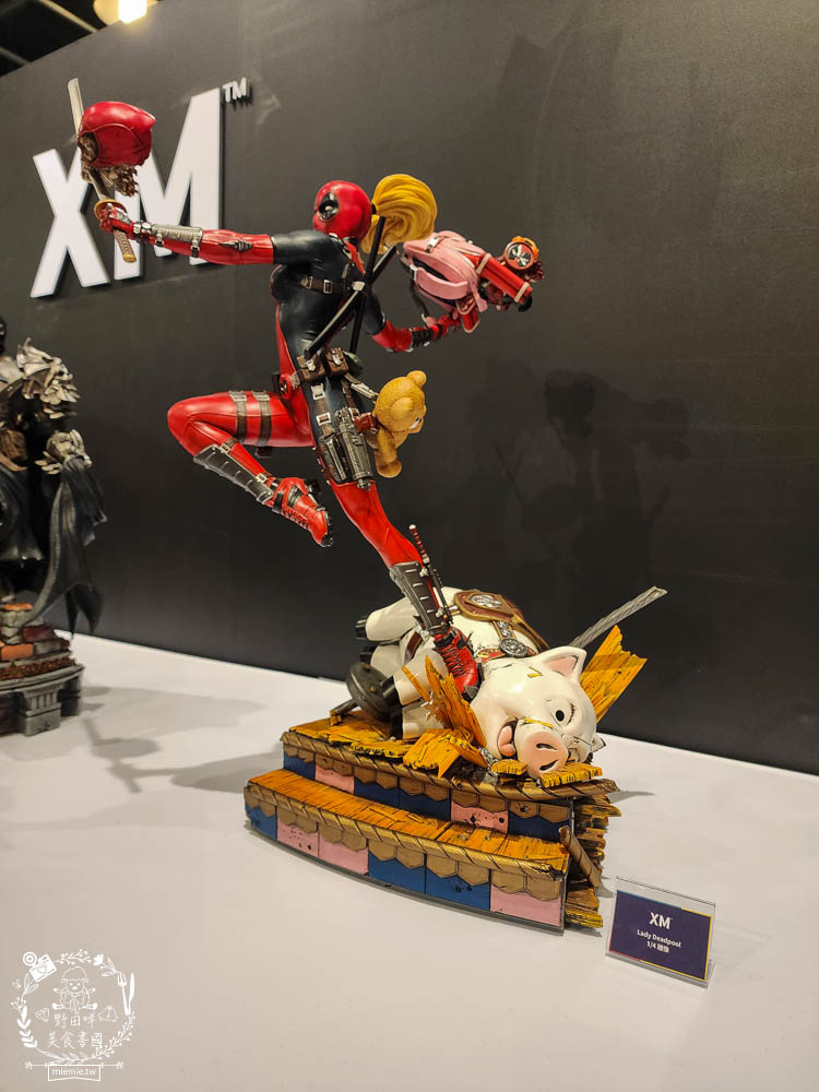 夢時代免費展覽[香港潮流公仔聯展]超過20座的大型FRP展品＋有趣打卡牆大人小孩都喜歡！