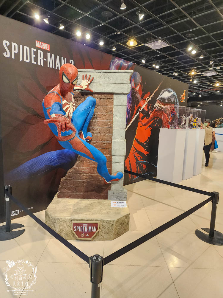 夢時代免費展覽[香港潮流公仔聯展]超過20座的大型FRP展品＋有趣打卡牆大人小孩都喜歡！