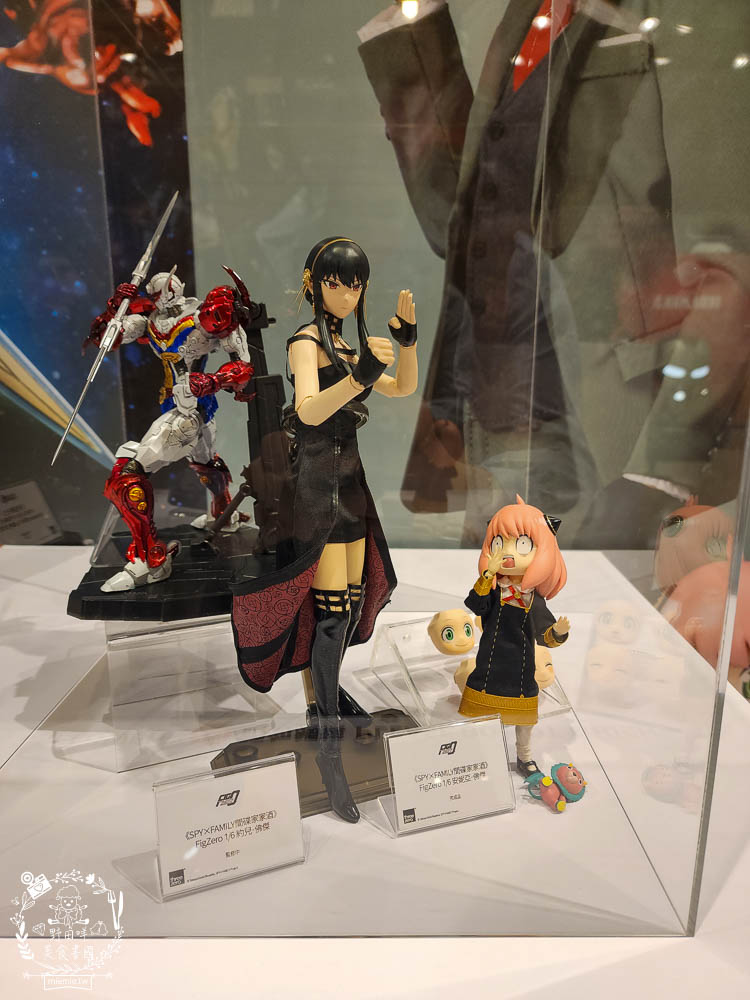 夢時代免費展覽[香港潮流公仔聯展]超過20座的大型FRP展品＋有趣打卡牆大人小孩都喜歡！