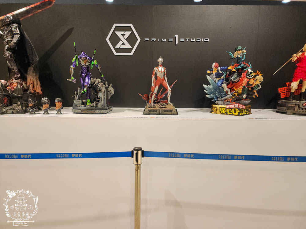 夢時代免費展覽[香港潮流公仔聯展]超過20座的大型FRP展品＋有趣打卡牆大人小孩都喜歡！