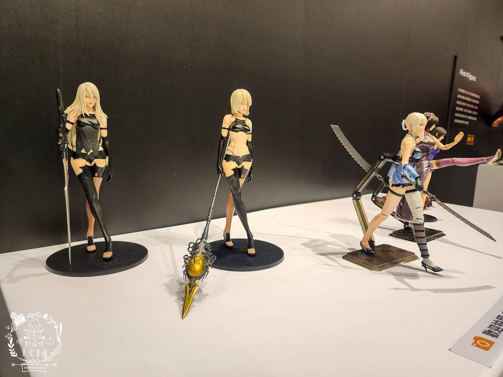 夢時代免費展覽[香港潮流公仔聯展]超過20座的大型FRP展品＋有趣打卡牆大人小孩都喜歡！