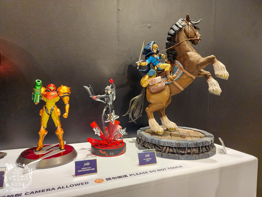 夢時代免費展覽[香港潮流公仔聯展]超過20座的大型FRP展品＋有趣打卡牆大人小孩都喜歡！