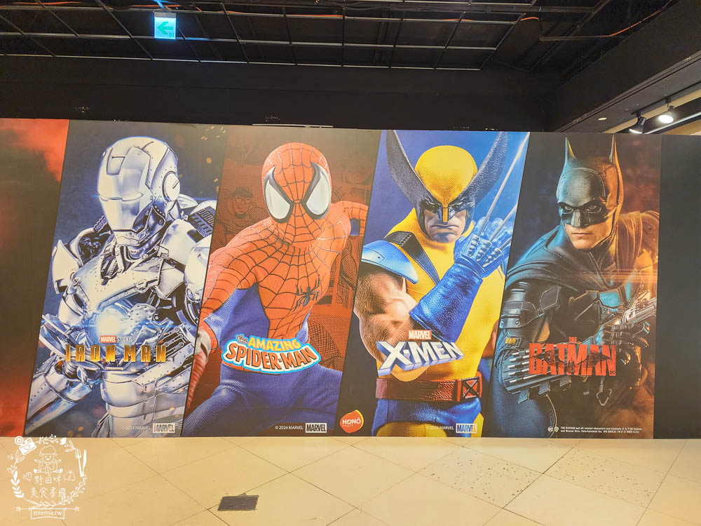 夢時代免費展覽[香港潮流公仔聯展]超過20座的大型FRP展品＋有趣打卡牆大人小孩都喜歡！